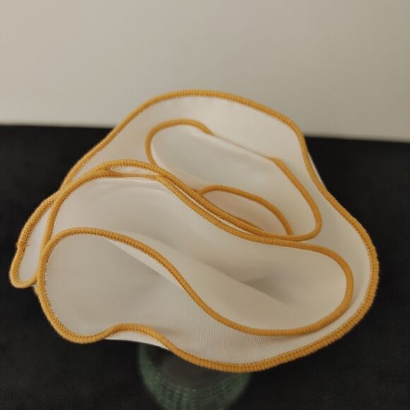 MEN'S ROUND HANKY POCKET SQUARE. - Picture 2 of 3